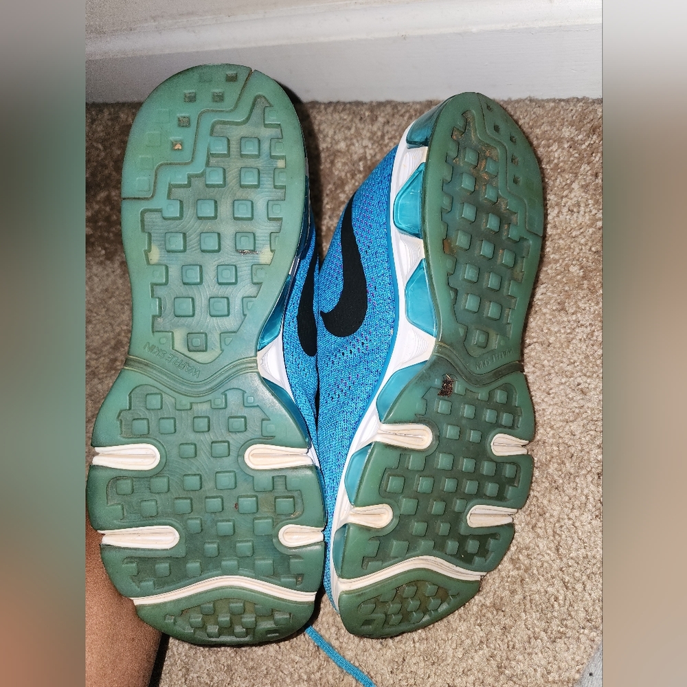 Sneakers - Picture 4 of 5